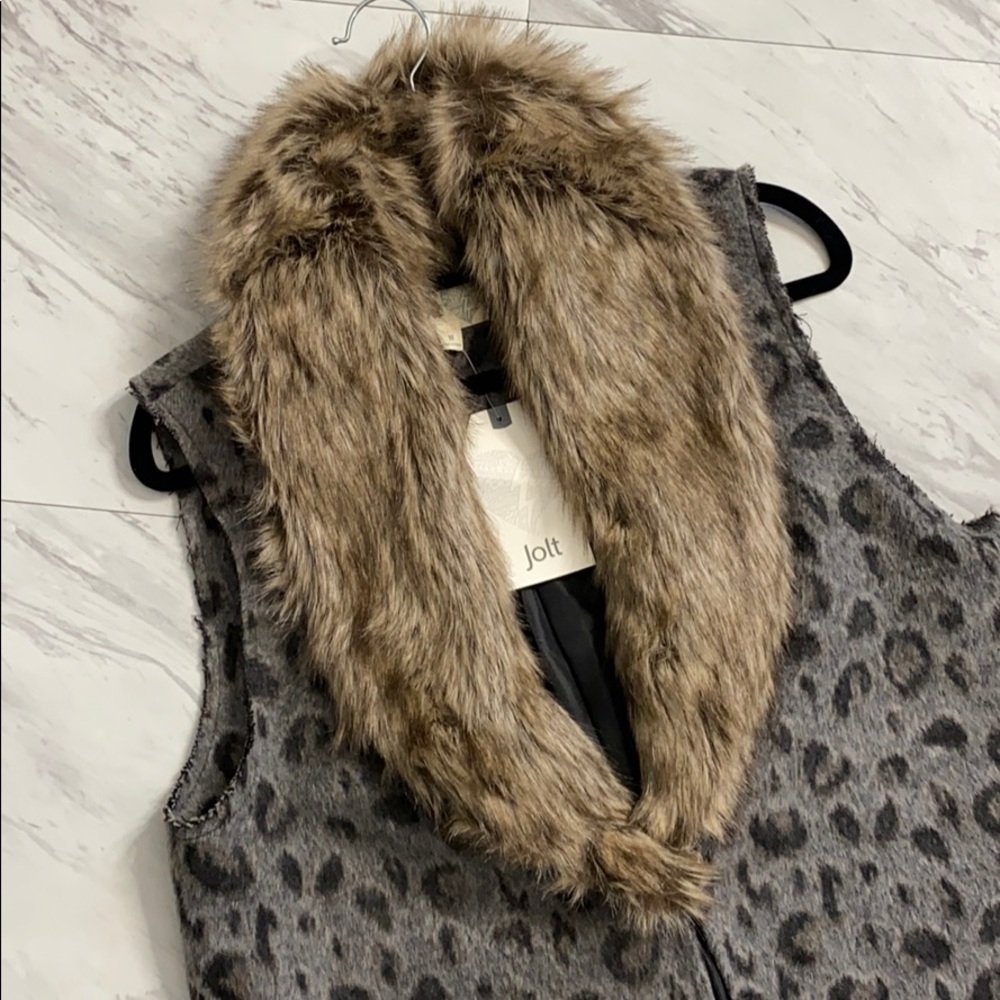 Distressed Leopard Vest - Picture 3 of 4